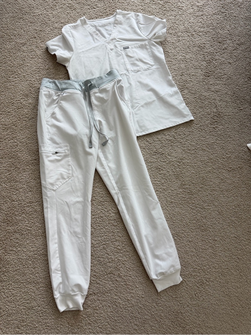 Figs White Jogger Scrub Pants set size small with top
